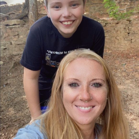 Meet your Posher, Julie - Picture 2 of 3